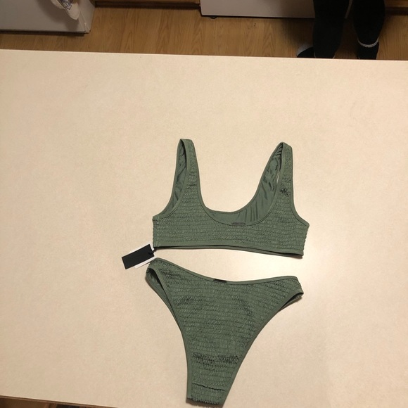 Kendall and Kylie swimsuit - Picture 6 of 6